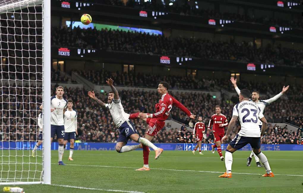 Liverpool hạ Tottenham trong trận cầu hai thẻ đỏ - 3