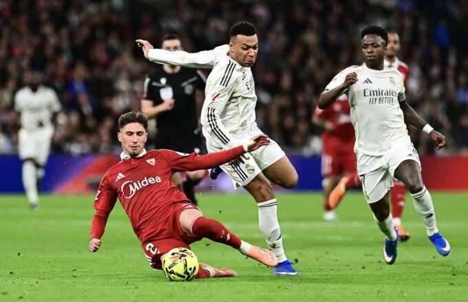 Mbappe sánh ngang Ronaldo trong ngày Real bị la ó