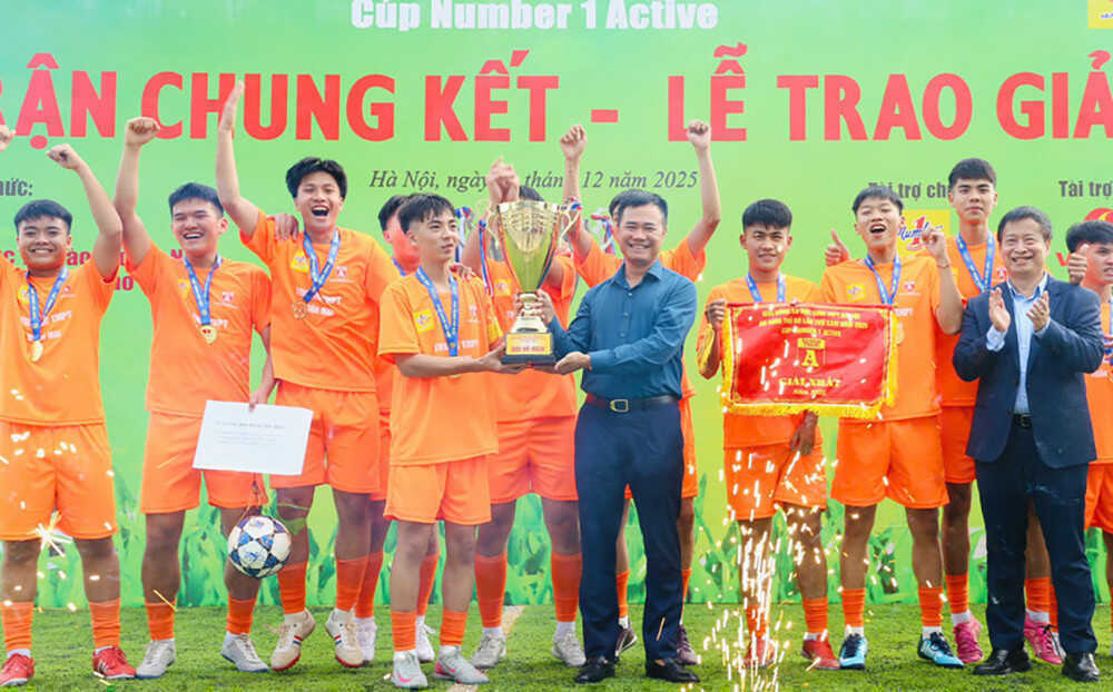 xuan mai bong da.jpg