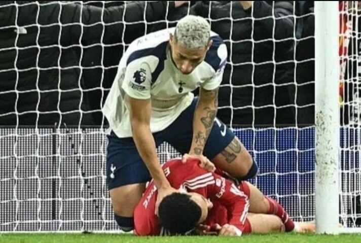 Tottenham 1-2 Liverpool: Hackett chỉ trích trọng tài bỏ sót thẻ đỏ thứ ba