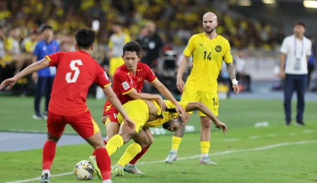 Indonesia hưởng lợi khi Malaysia rơi tự do