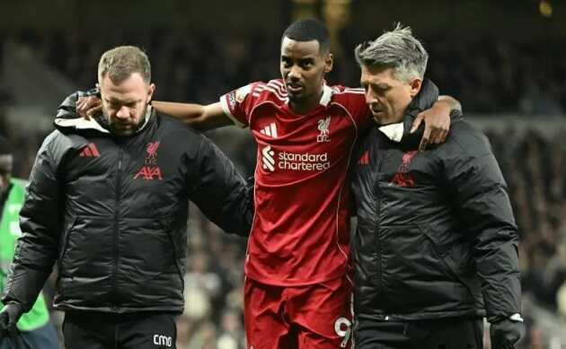 Liverpool thiếu Alexander Isak: Arne Slot chọn mua sắm hay dùng Salah?