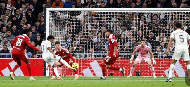 Rodrygo chơi ấn tượng trước Sevilla.