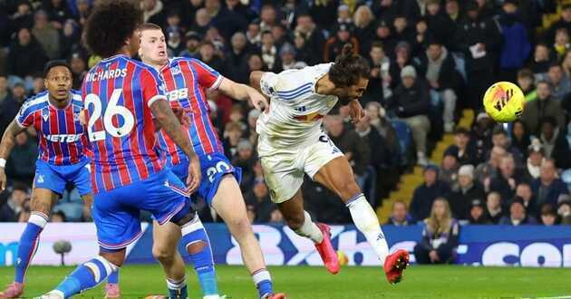 Leeds United nỗ lực để ở lại với giải Ngoại hạng Anh.