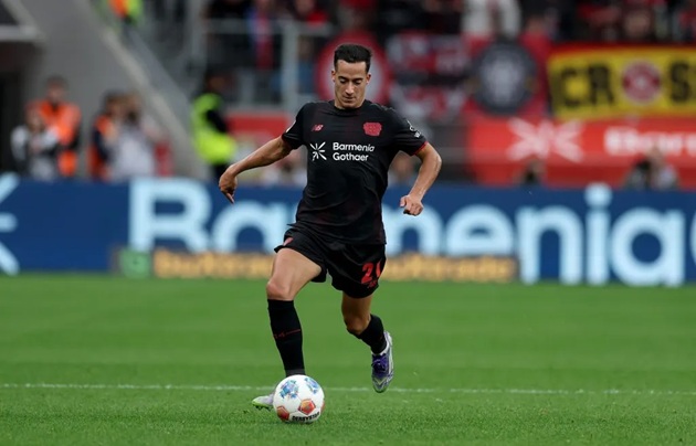 Vazquez li&ecirc;n tục chấn thương ở Bayer.