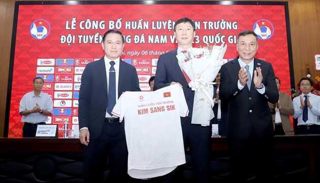 HLV Kim Sang-sik kích hoạt gia hạn đến Asian Cup 2027
