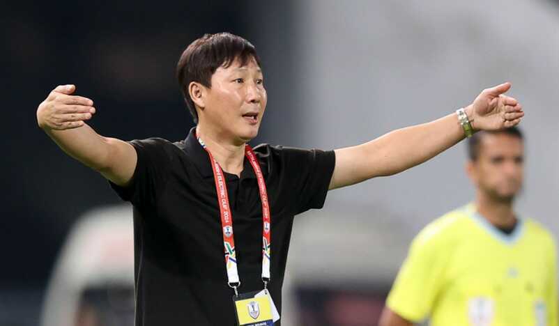 HLV Kim Sang-sik cần gi&uacute;p b&oacute;ng đ&aacute; Việt Nam c&oacute; được sự ph&aacute;t triển bền vững. Ảnh: VFF.