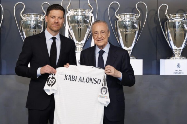 Alonso v&agrave; chủ tịch Perez.