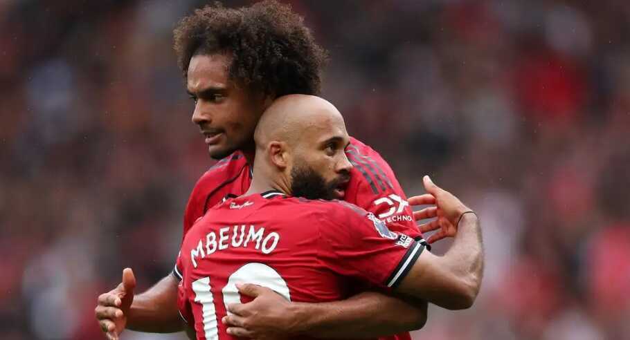 Zirkzee được giữ lại để đảm bảo chiều s&acirc;u đội h&igrave;nh.