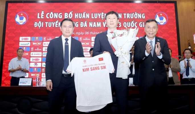 Điểm tin bóng đá Việt Nam 25/12: HLV Kim Sang-sik rèn thể lực cho U23 Việt Nam; Báo Thái tôn vinh Đình Bắc