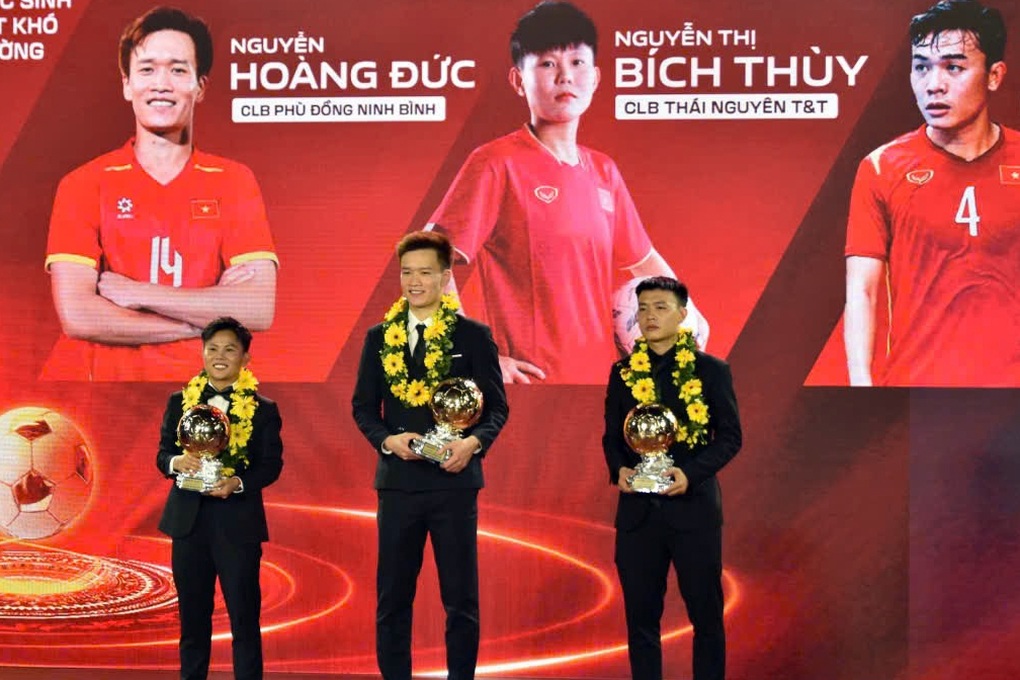 Nguyễn Hoàng Đức lần thứ 3 giành Quả bóng vàng Việt Nam