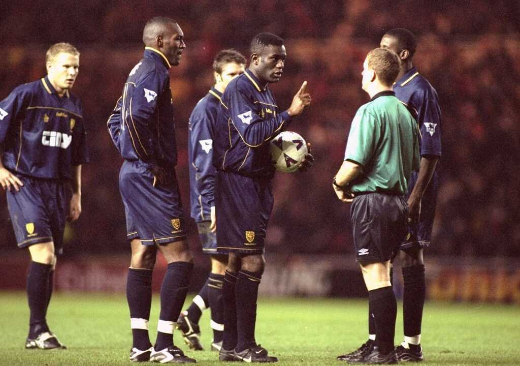 Earle từng thi đấu cho Wimbledon v&agrave;o những năm 1990.