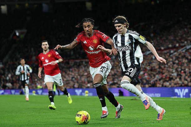 Leny Yoro (6.2): D&ugrave; bị Gordon thử th&aacute;ch, nhưng anh vẫn đứng vững v&agrave; lấy lại được sự tự tin sau khi bị loại khỏi đội h&igrave;nh v&igrave; m&agrave;n tr&igrave;nh diễn tệ hại trước Morgan Rogers.