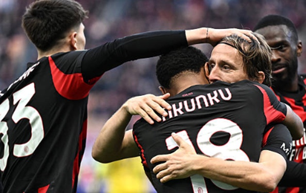 AC Milan 3-0 Hellas Verona: Nkunku lập cú đúp, Rossoneri tạm giữ ngôi đầu