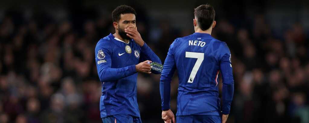 Reece James &ndash; 6,4 điểm. Anh trở lại h&agrave;ng hậu vệ sau khi được d&ugrave;ng ở tuyến giữa trận gặp Newcastle, nhưng cũng kh&ocirc;ng thể gi&uacute;p đội b&oacute;ng của m&igrave;nh c&oacute; điểm.