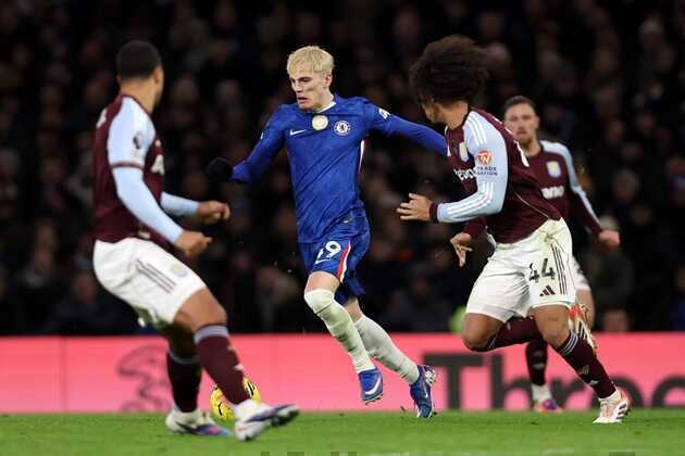 Alejandro Garnacho &ndash; 6,7 điểm. Cầu thủ người Argentina rất giỏi trong việc t&igrave;m kiếm khoảng trống v&agrave; đặt m&igrave;nh v&agrave;o vị tr&iacute; nguy hiểm. Song, kh&acirc;u quyết định cuối c&ugrave;ng của Garnacho lại g&acirc;y thất vọng lớn. Sự phung ph&iacute; cơ hội của anh l&agrave; một phần nguy&ecirc;n nh&acirc;n khiến Chelsea kh&ocirc;ng thể dứt điểm trận đấu.