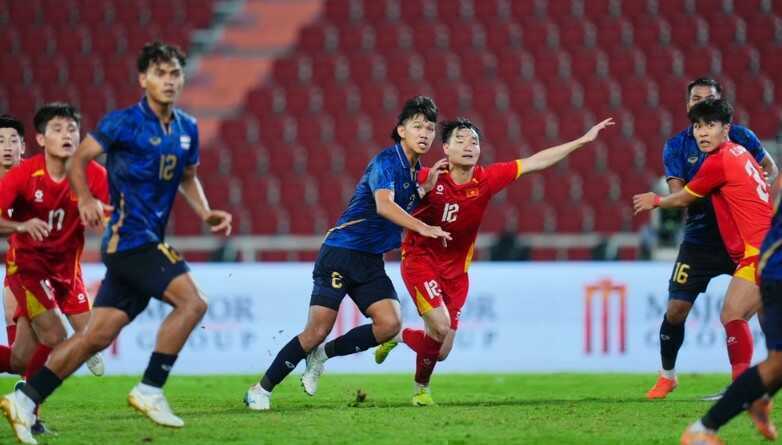 Chủ tịch Ratchaburi lo ngại bóng đá Thái Lan lạc lối sau thất bại trước Việt Nam