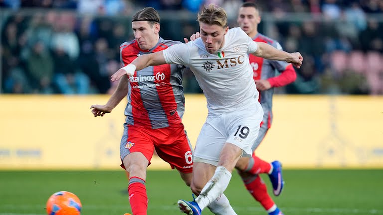 Hojlund lập cú đúp, Napoli hạ Cremonese để chiếm ngôi nhì bảng