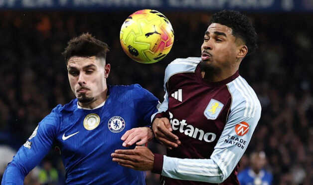 Ian Maatsen chạm tay rõ ràng, VAR từ chối phạt đền cho Chelsea