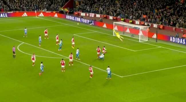 Paul Merson phát cuồng bởi pha cứu thua khó tin của David Raya