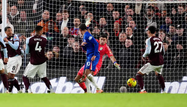 Sky Sports chỉ trích thủ môn Martinez ở bàn thắng của Chelsea