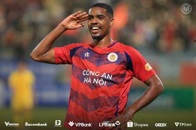 Chân sút số 1 V-League Alan nói gì khi được vinh danh tại Gala QBV?