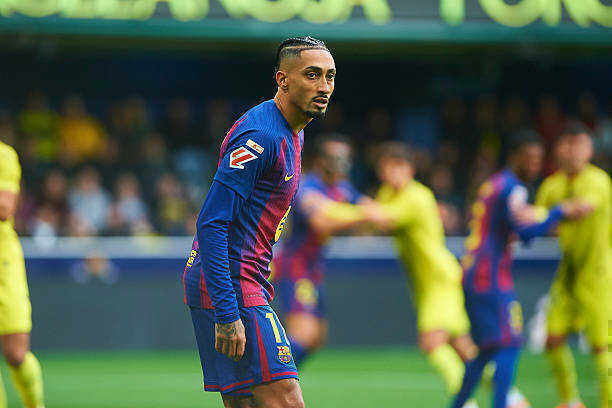 Raphinha từng trải qua giai đoạn kh&oacute; khăn c&ugrave;ng Barcelona trước khi vươn tầm v&agrave; trở th&agrave;nh ng&ocirc;i sao tấn c&ocirc;ng quan trọng của CLB.