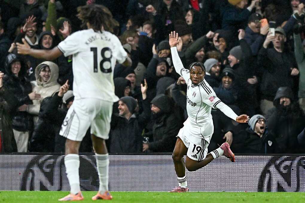 Hạ Fulham đầy kịch tính, Man City thu hẹp khoảng cách với Arsenal - 2