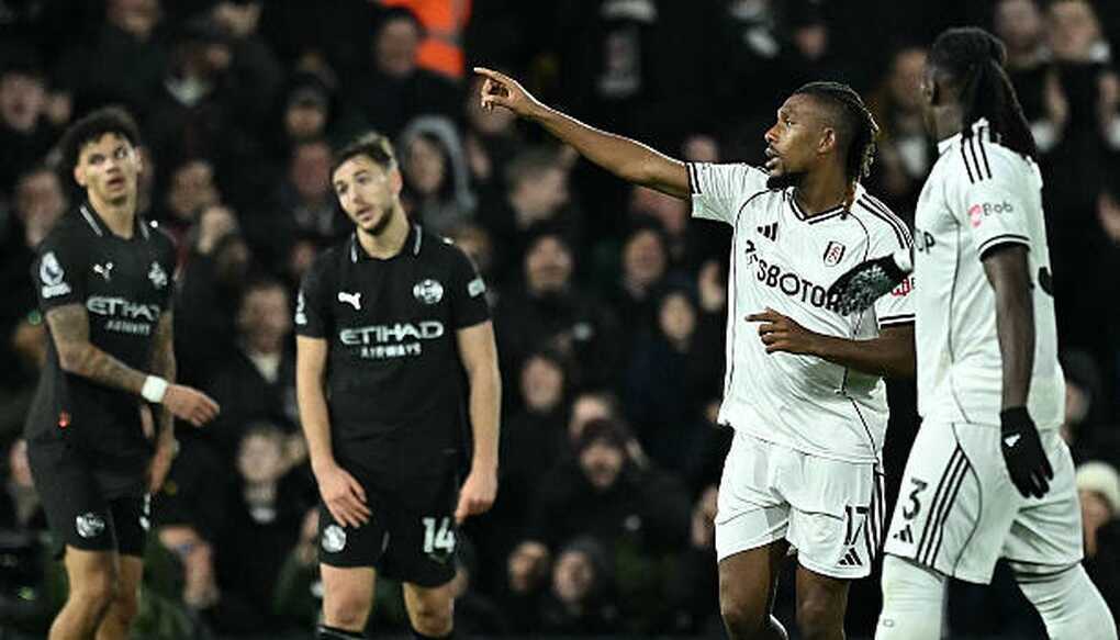 HLV Pep Guardiola: “Cầu thủ Man City khiến tôi rụng hết tóc”