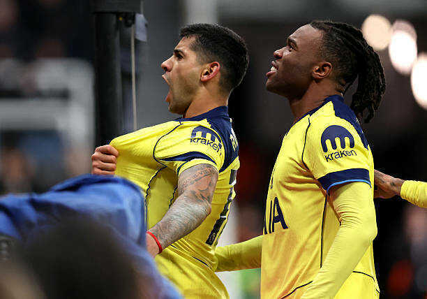 Romero bùng nổ, Tottenham thoát thua trước Newcastle