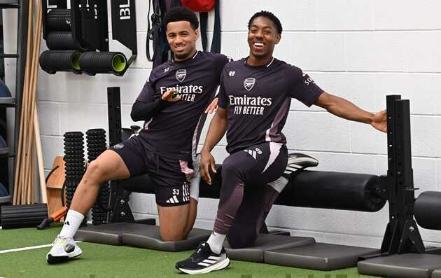 Thần đồng Nwaneri thường đến Arsenal