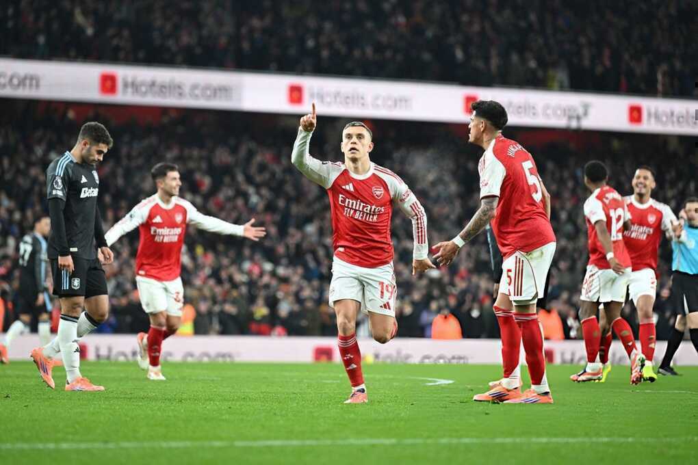 Arsenal đại thắng trước Aston Villa, xây chắc ngôi đầu bảng - 2