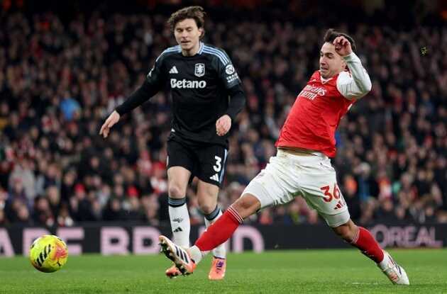 Arsenal đè bẹp Villa và lời khẳng định ngôi vương