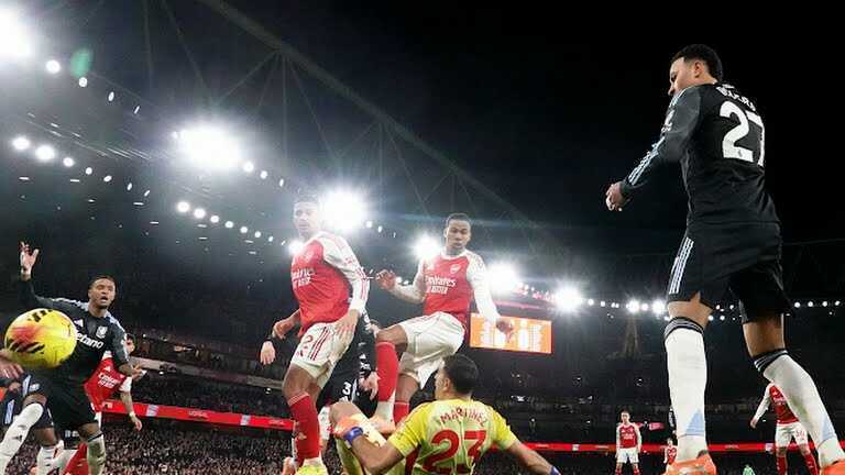  Magalhaes đ&oacute;ng g&oacute;p hiệu quả ở cả tấn c&ocirc;ng v&agrave; ph&ograve;ng ngự.