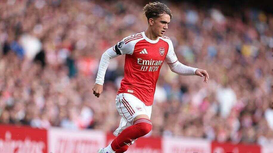 Arsenal d&ugrave;ng cơ chế lương thưởng đặc biệt để n&iacute;u giữ t&agrave;i năng trẻ Dowman