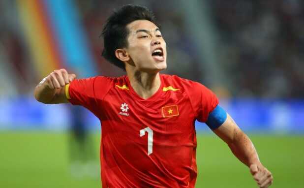 Bóng đá Việt Nam rực rỡ năm 2025: Đình Bắc, HLV Kim Sang Sik và U22 Việt Nam được vinh danh