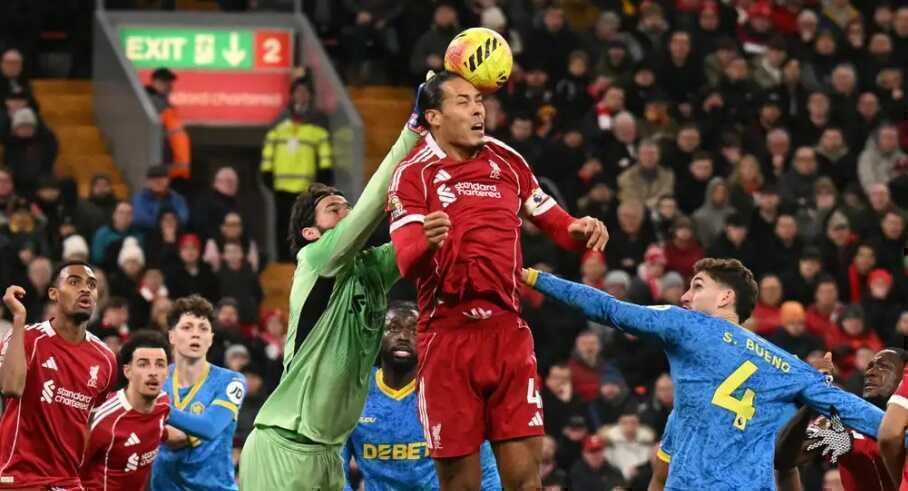 Khả năng ph&ograve;ng ngự c&aacute;c pha b&oacute;ng cố định đang l&agrave; điểm yếu của Liverpool.