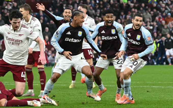 Arsenal thua ở phút bù thứ 5