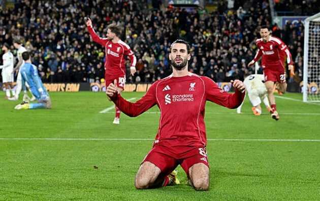Leeds 3-3 Liverpool: Tanaka làm nổ tung Elland Road với bàn gỡ cuối trận