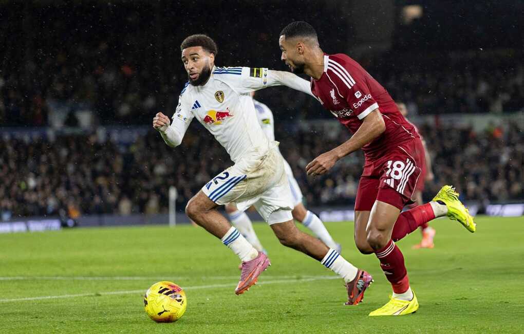 Liverpool đánh rơi chiến thắng trước Leeds ở phút 96