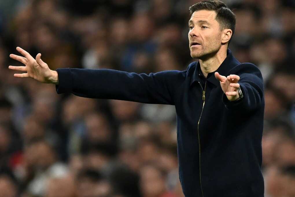 HLV Xabi Alonso nổi giận với trọng tài khi Real Madrid chịu 3 thẻ đỏ - 2