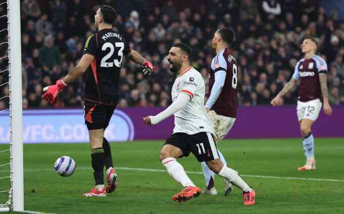 Salah cứu Liverpool thoát thua