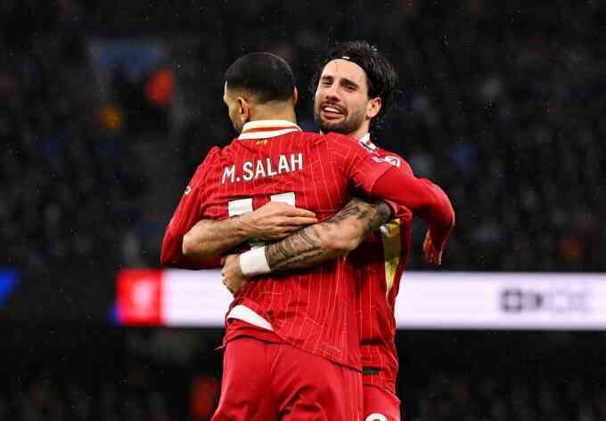 Liverpool hạ Man City ngay tại Etihad