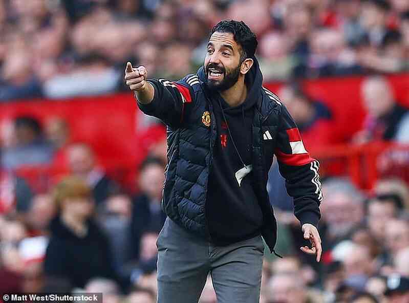 Man Utd chốt tương lai HLV Amorim, công khai 6 ngôi sao kém cỏi lương cao - 3