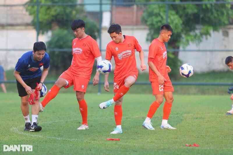 Đội trưởng Duy Mạnh: Đừng nghĩ thi đấu với Campuchia và Lào là dễ dàng - 2