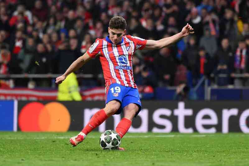 Tranh cãi tình huống Alvarez đá hỏng phạt đền khiến Atletico bị loại