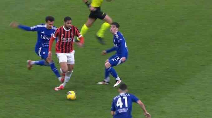 Dele Alli bị đuổi khi tái xuất sân cỏ sau hơn hai năm