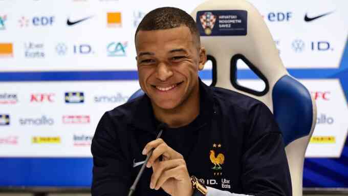 Mbappe nhận lỗi với CĐV Pháp