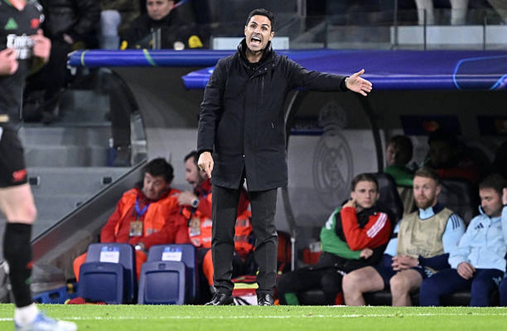 HLV Arteta nói về khả năng vô địch của Liverpool, HLV Slot chờ đợi bất ngờ