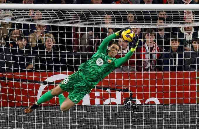 Szczesny: `Tôi không có việc làm vì Barca phòng ngự quá tốt`